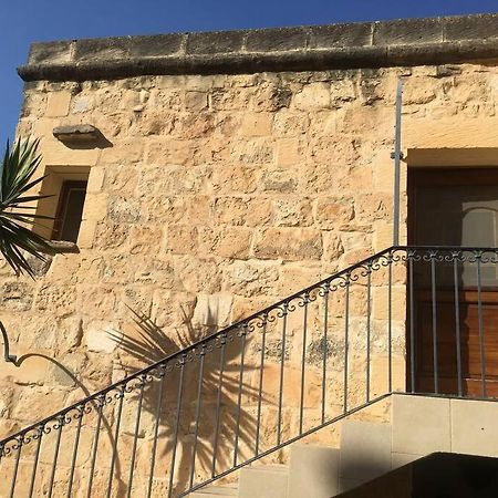 Studio Apartment With Pool In House Of Character. Birkirkara Kültér fotó