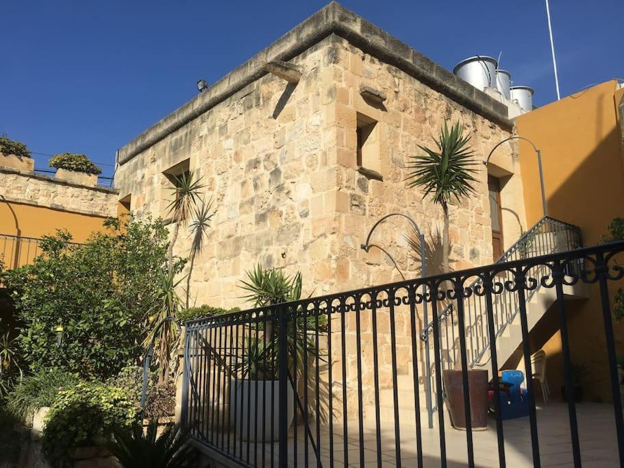 Studio Apartment With Pool In House Of Character. Birkirkara Kültér fotó