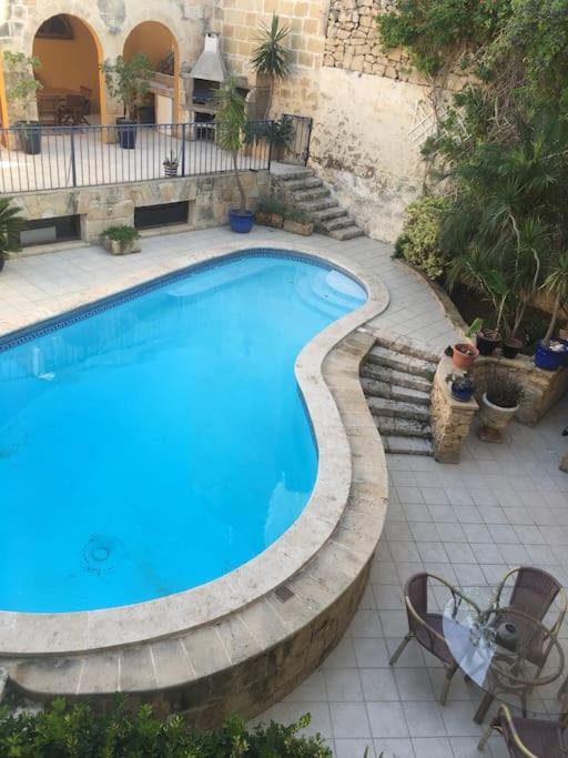 Studio Apartment With Pool In House Of Character. Birkirkara Kültér fotó